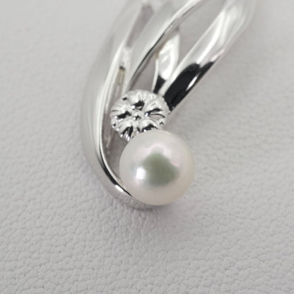 Mikimoto silver necklace featuring a single Akoya pearl pendant, model 26-0123 in excellent used condition