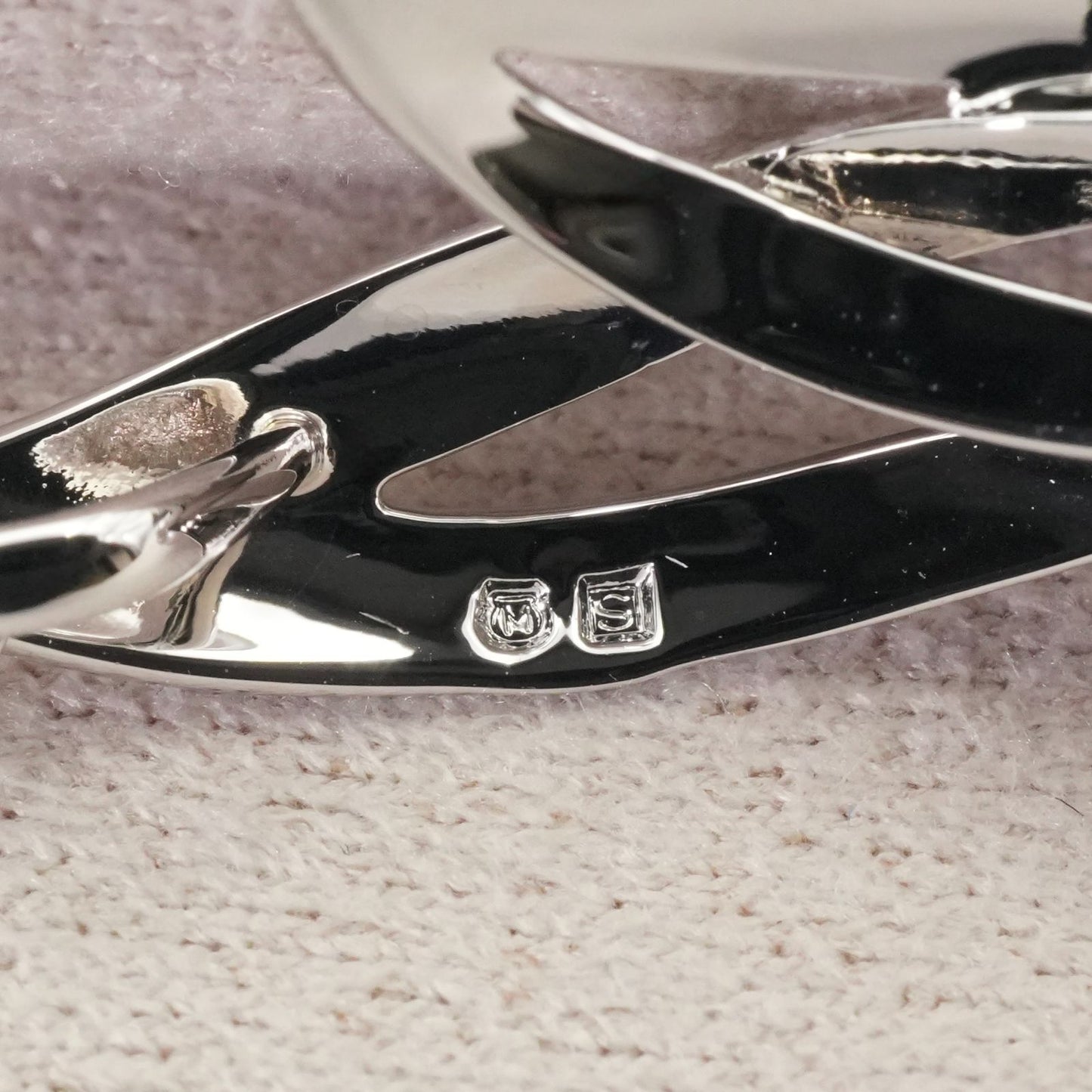 Mikimoto silver necklace featuring a single Akoya pearl pendant, model 26-0123 in excellent used condition