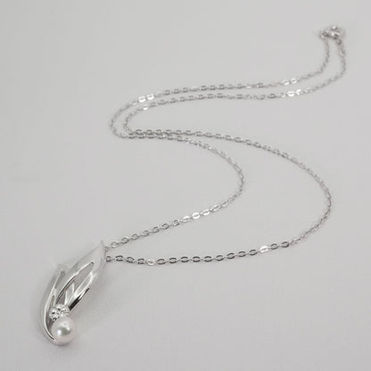 Mikimoto silver necklace featuring a single Akoya pearl pendant, model 26-0123 in excellent used condition