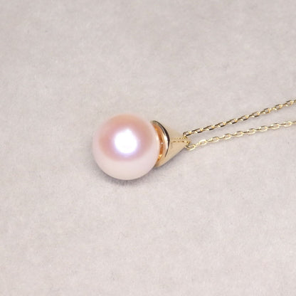 Pearl necklace with 8.2mm Akoya pearl and K18 gold chain featuring a triangle hat pendant