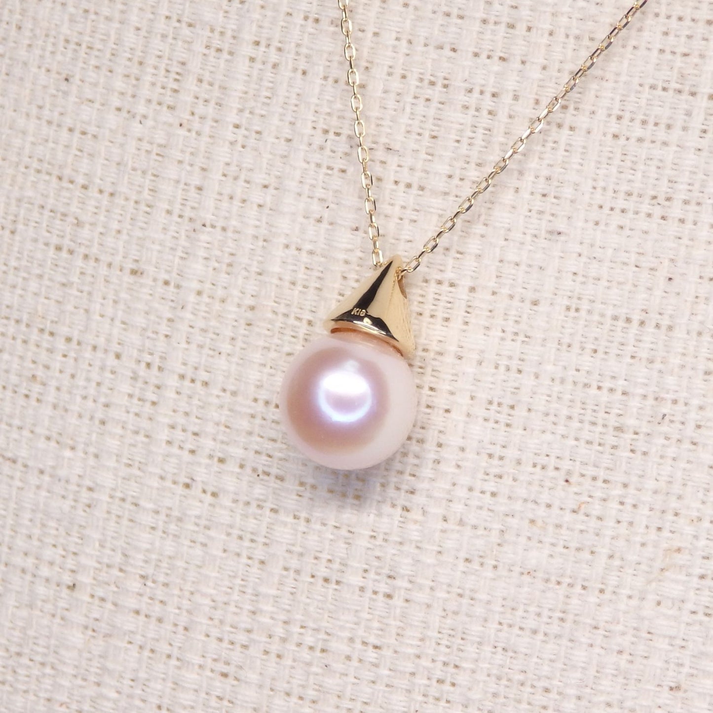 Pearl necklace with 8.2mm Akoya pearl and K18 gold chain featuring a triangle hat pendant