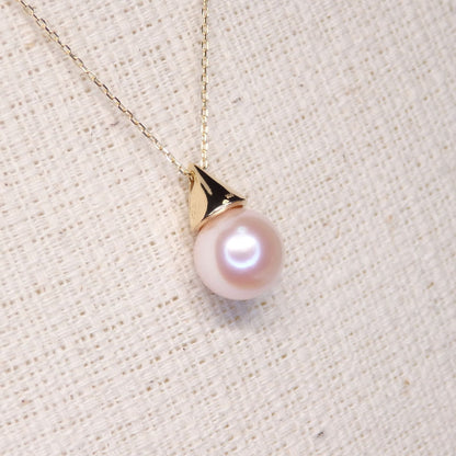 Pearl necklace with 8.2mm Akoya pearl and K18 gold chain featuring a triangle hat pendant