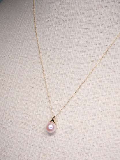 Pearl necklace with 8.2mm Akoya pearl and K18 gold chain featuring a triangle hat pendant