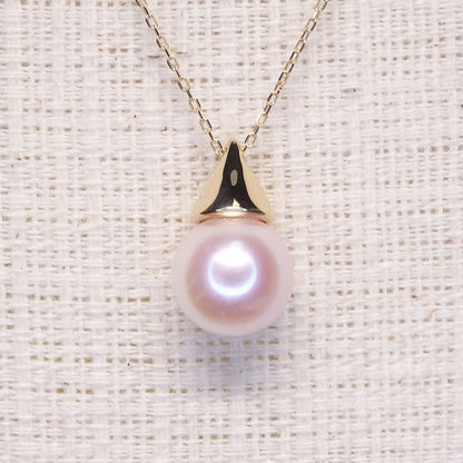 Pearl necklace with 8.2mm Akoya pearl and K18 gold chain featuring a triangle hat pendant