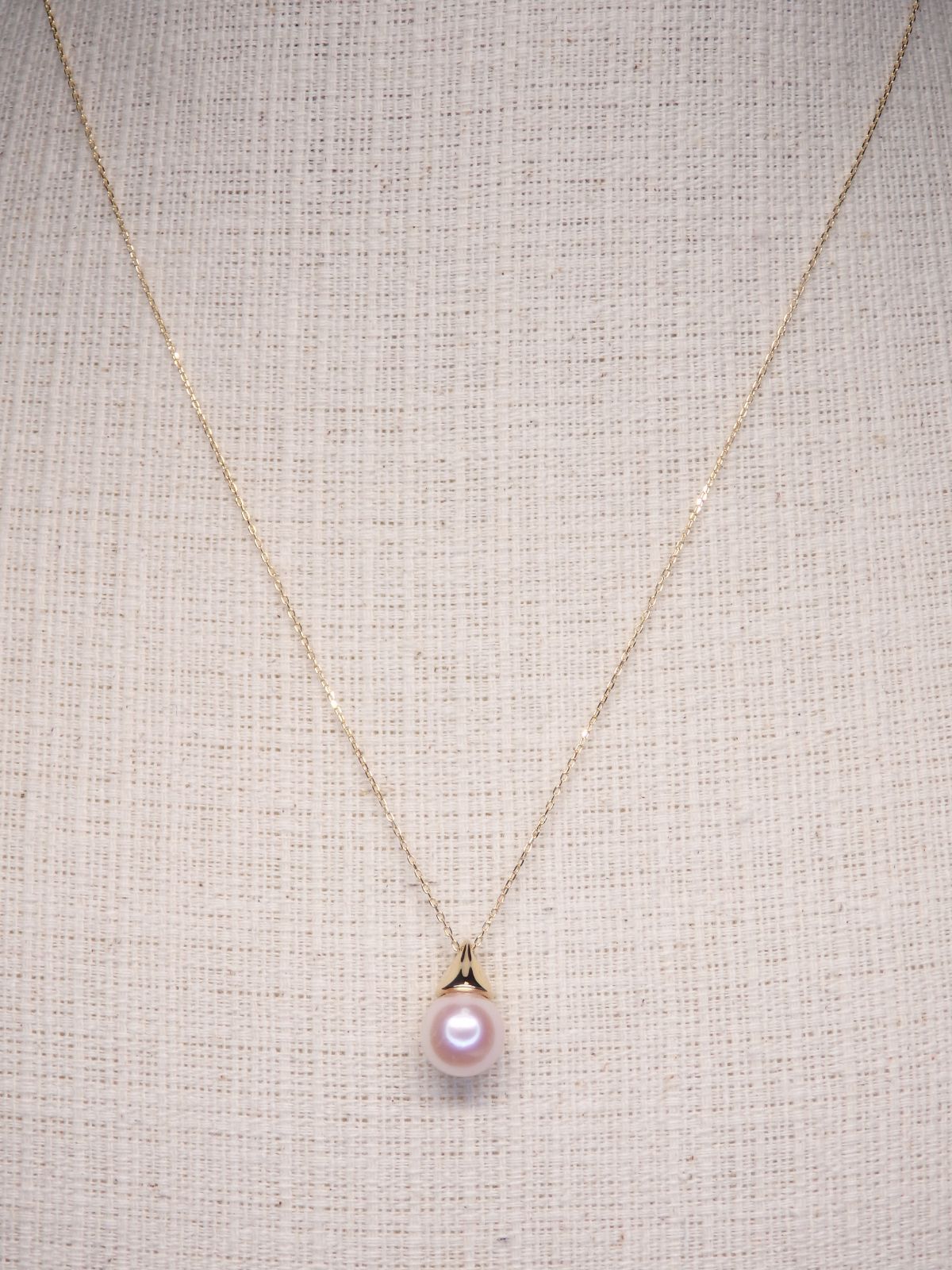 Pearl necklace with 8.2mm Akoya pearl and K18 gold chain featuring a triangle hat pendant