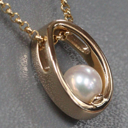 Mikimoto K18 yellow gold pearl pendant with 42cm chain, measuring 11mm by 16mm, weighing 7.1g