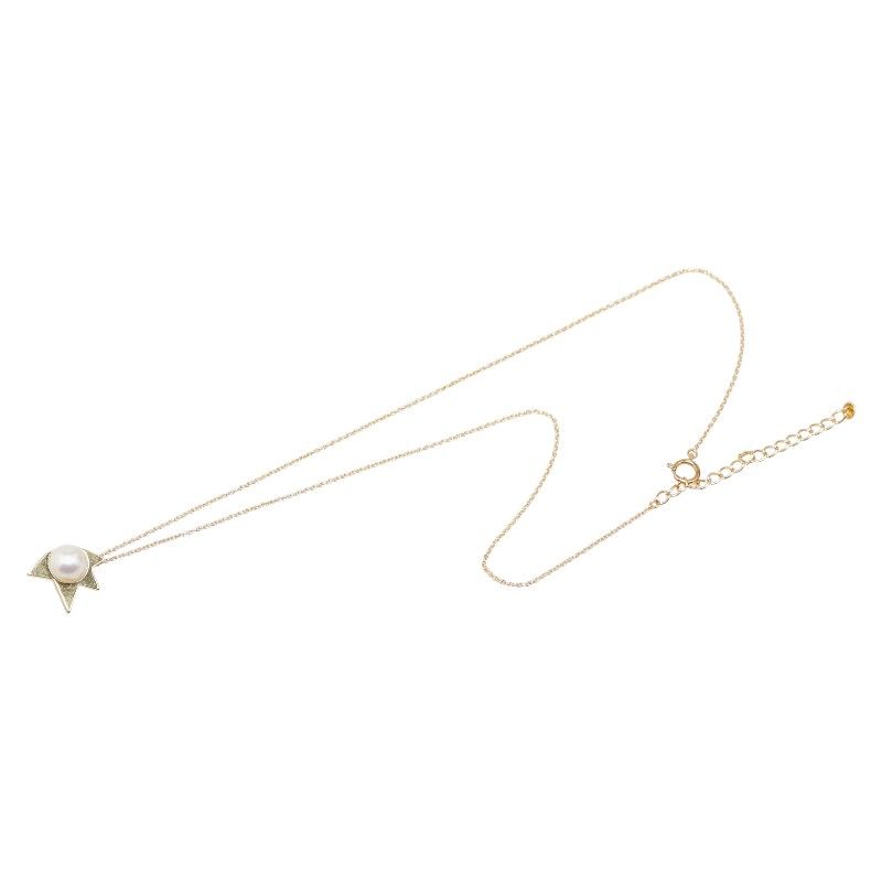 Law Necklace with comet motif made of K18 yellow gold featuring a 9mm pearl and adjustable chain