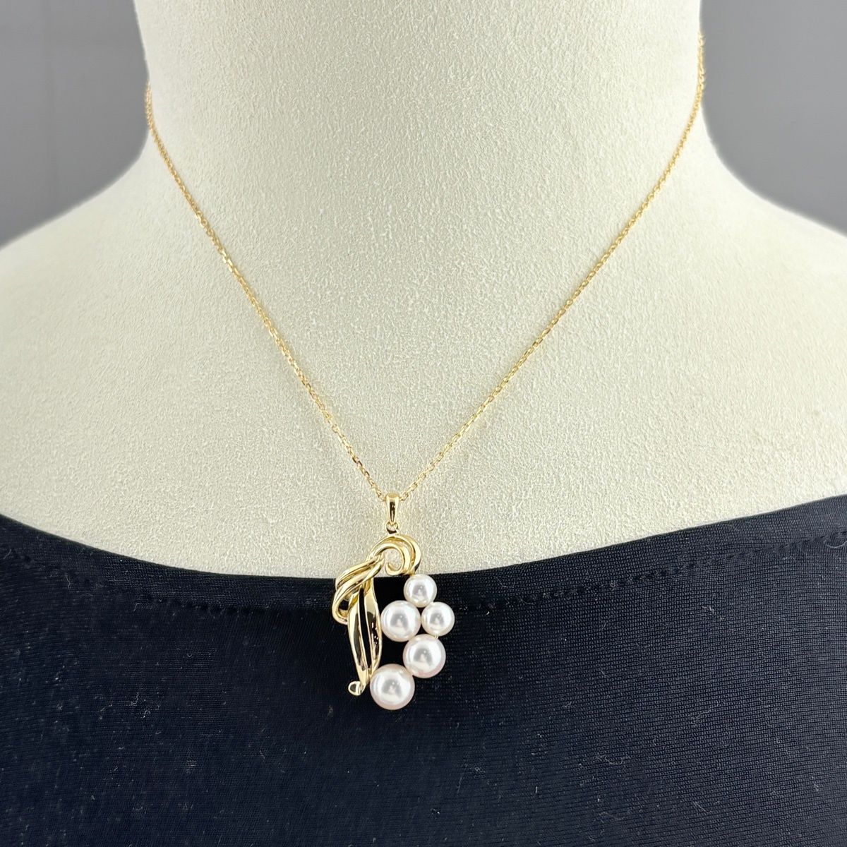 Mikimoto pearl necklace with yellow gold pendant and 39.5 cm chain on white background
