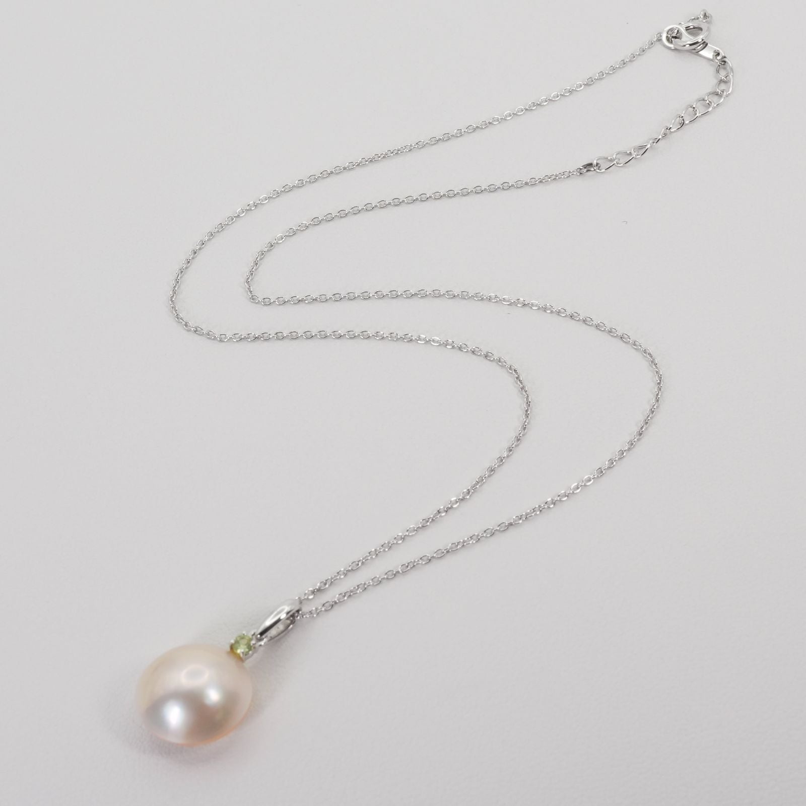 Tasaki silver necklace with Mabe pearl and green peridot gemstone model 26-0184
