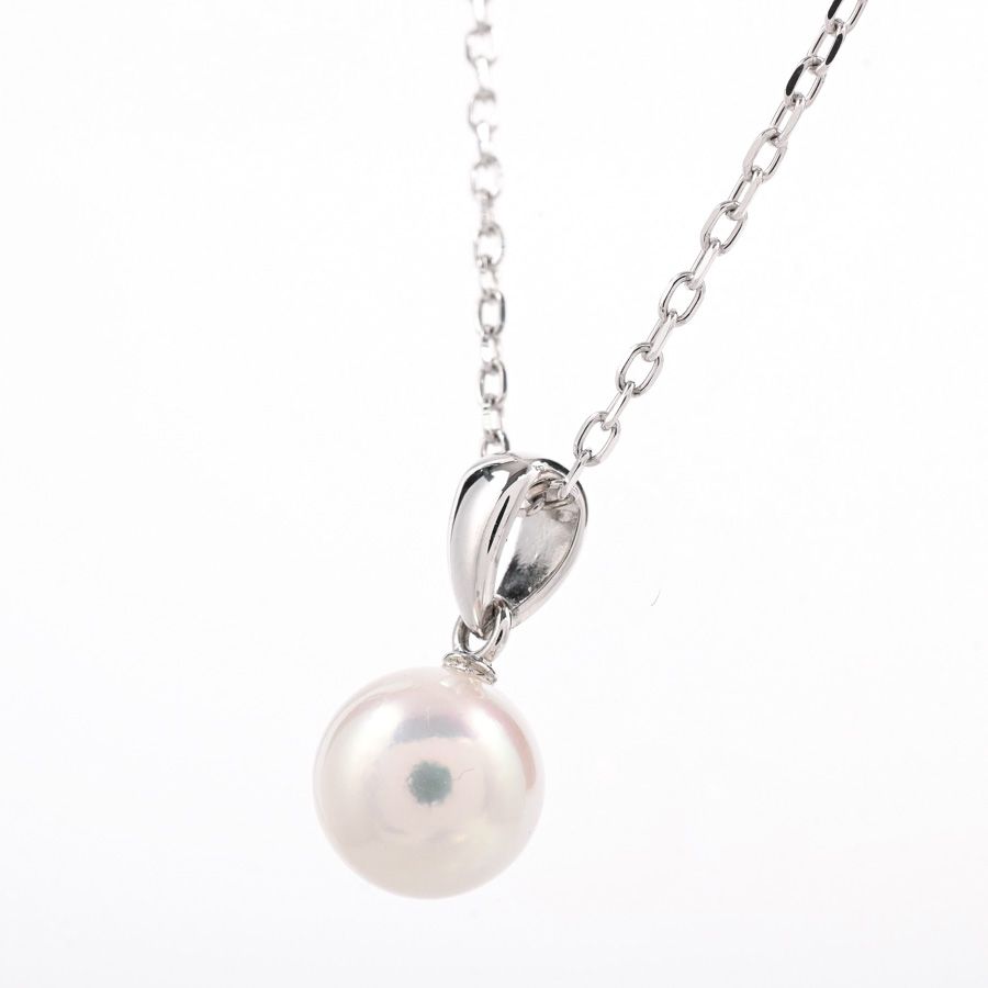 Mikimoto pearl necklace with 7.4mm white pearls on a 40cm silver chain