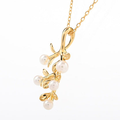Mikimoto Pearl Necklace with 39/43 cm chain and 3.7-4.6 mm pearls featuring a 16x30 mm charm