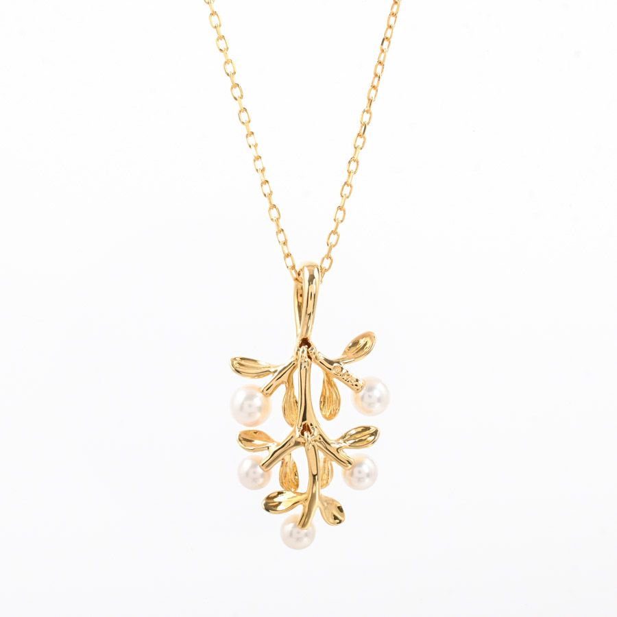 Mikimoto Pearl Necklace with 39/43 cm chain and 3.7-4.6 mm pearls featuring a 16x30 mm charm