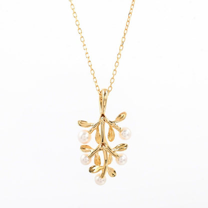 Mikimoto Pearl Necklace with 39/43 cm chain and 3.7-4.6 mm pearls featuring a 16x30 mm charm