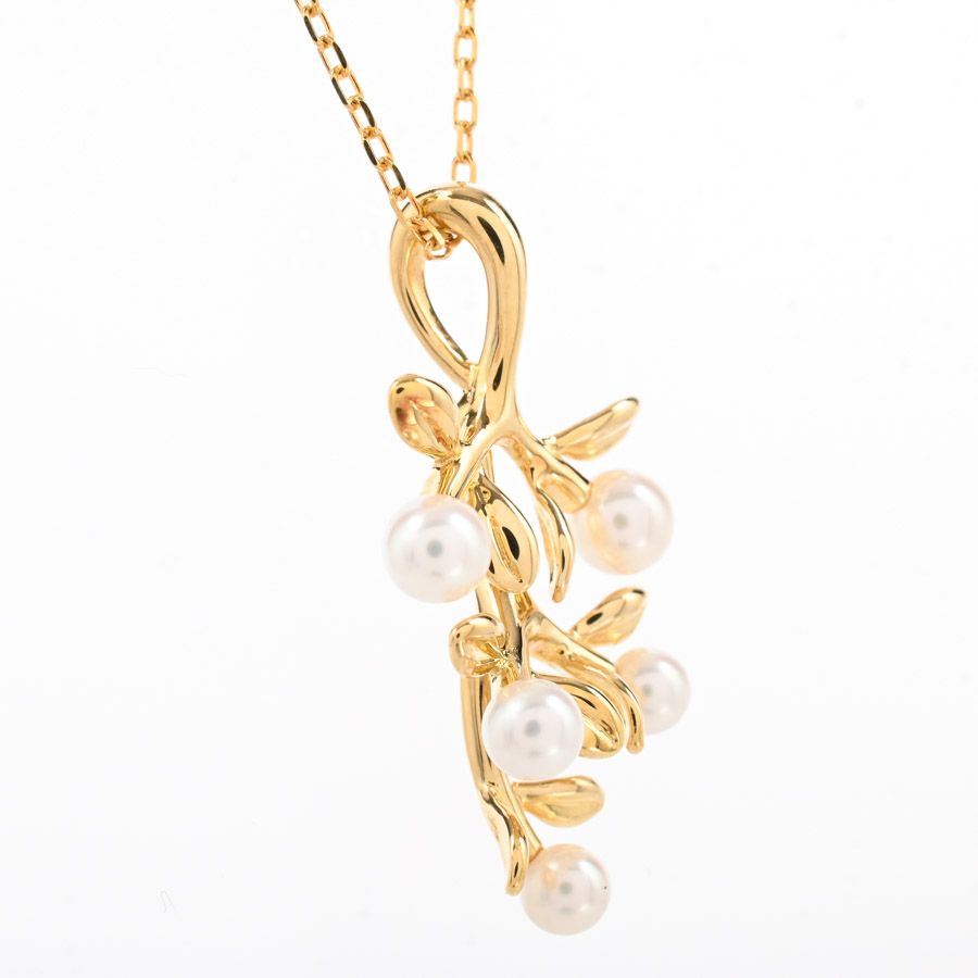 Mikimoto Pearl Necklace with 39/43 cm chain and 3.7-4.6 mm pearls featuring a 16x30 mm charm