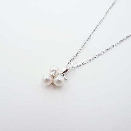 Mikimoto Akoya pearl diamond pendant necklace in white gold with 5.1mm pearls on 40cm chain with inner box