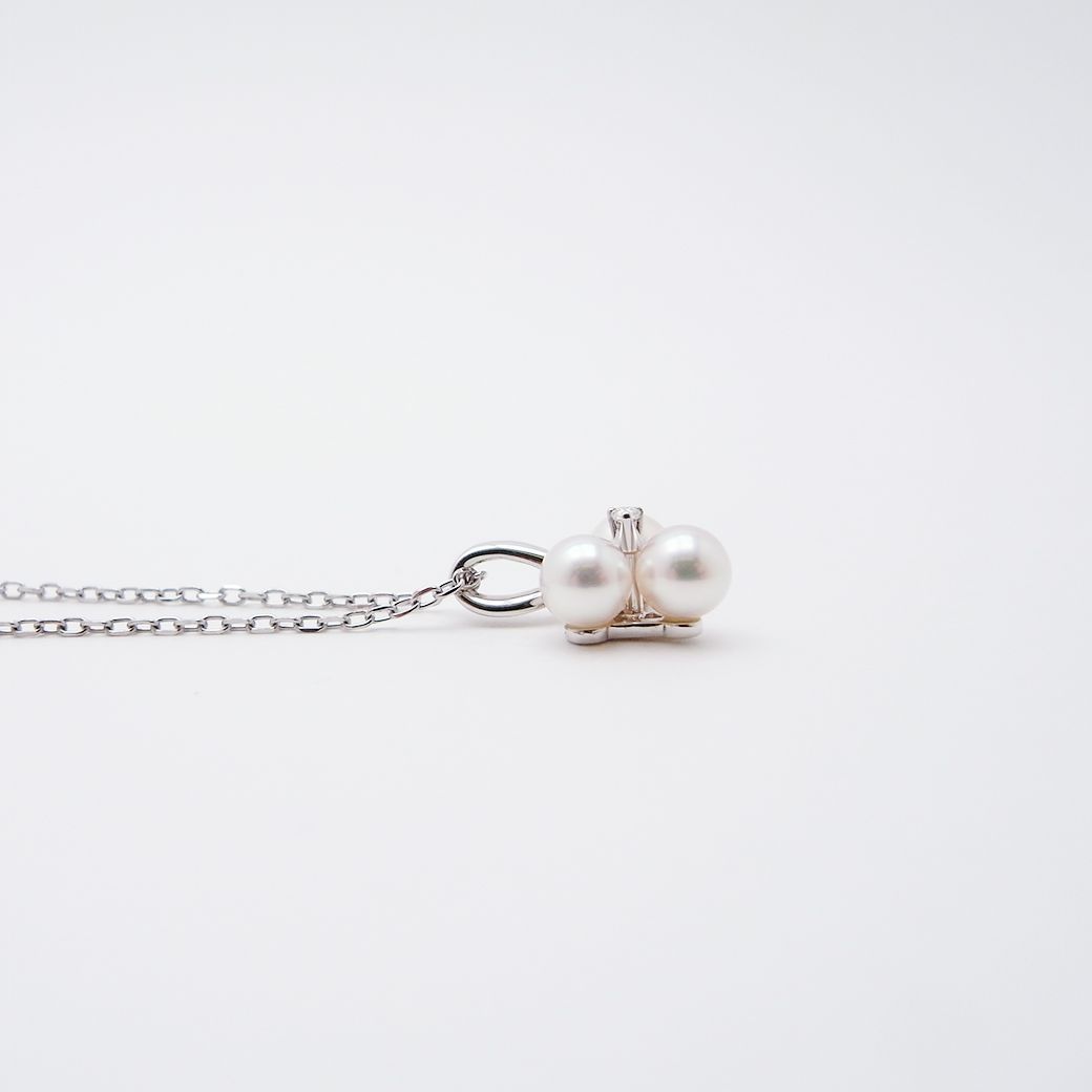 Mikimoto Akoya pearl diamond pendant necklace in white gold with 5.1mm pearls on 40cm chain with inner box
