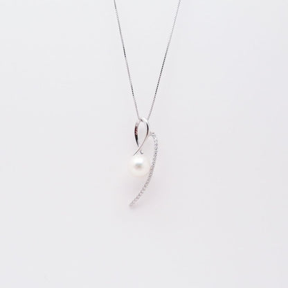 Oyster Pearl Diamond Pendant Necklace in white gold with 8.9mm pearl and 0.13ct diamond on 45cm chain