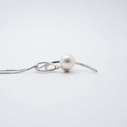 Oyster Pearl Diamond Pendant Necklace in white gold with 8.9mm pearl and 0.13ct diamond on 45cm chain