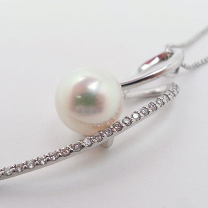 Oyster Pearl Diamond Pendant Necklace in white gold with 8.9mm pearl and 0.13ct diamond on 45cm chain