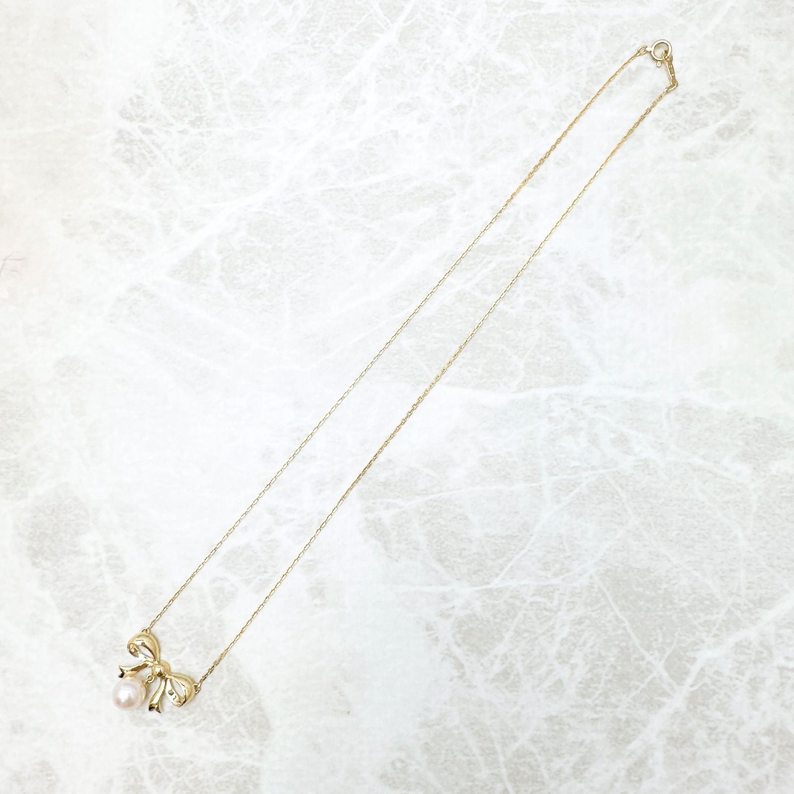 MIKIMOTO 7.2mm pearl necklace with yellow gold ribbon pendant, approximately 40cm length