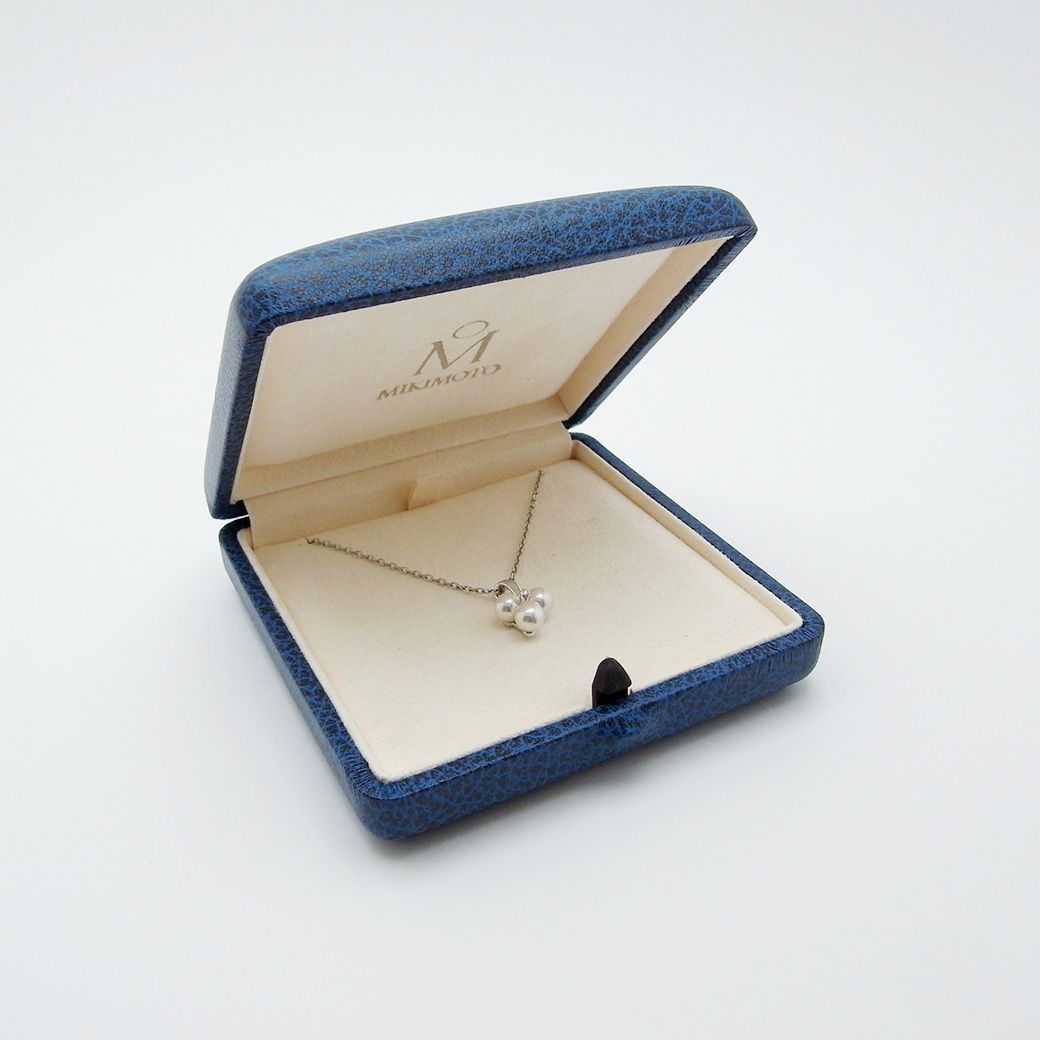 Mikimoto Akoya pearl diamond pendant necklace in white gold with 5.1mm pearls on 40cm chain with inner box