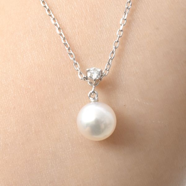 Mikimoto ladies single pearl diamond necklace with 8.2mm pearl and K18 gold chain, 38cm length
