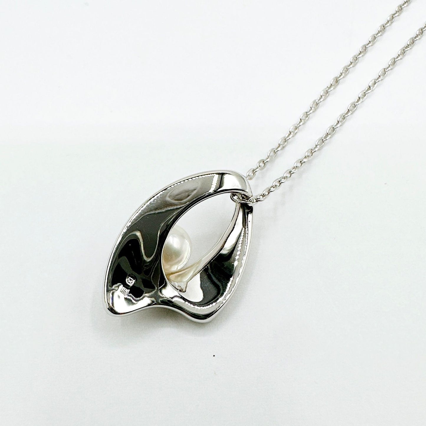 Pearl silver necklace approximately 39cm with SV925 silver chain and 5.2mm round pearl pendant