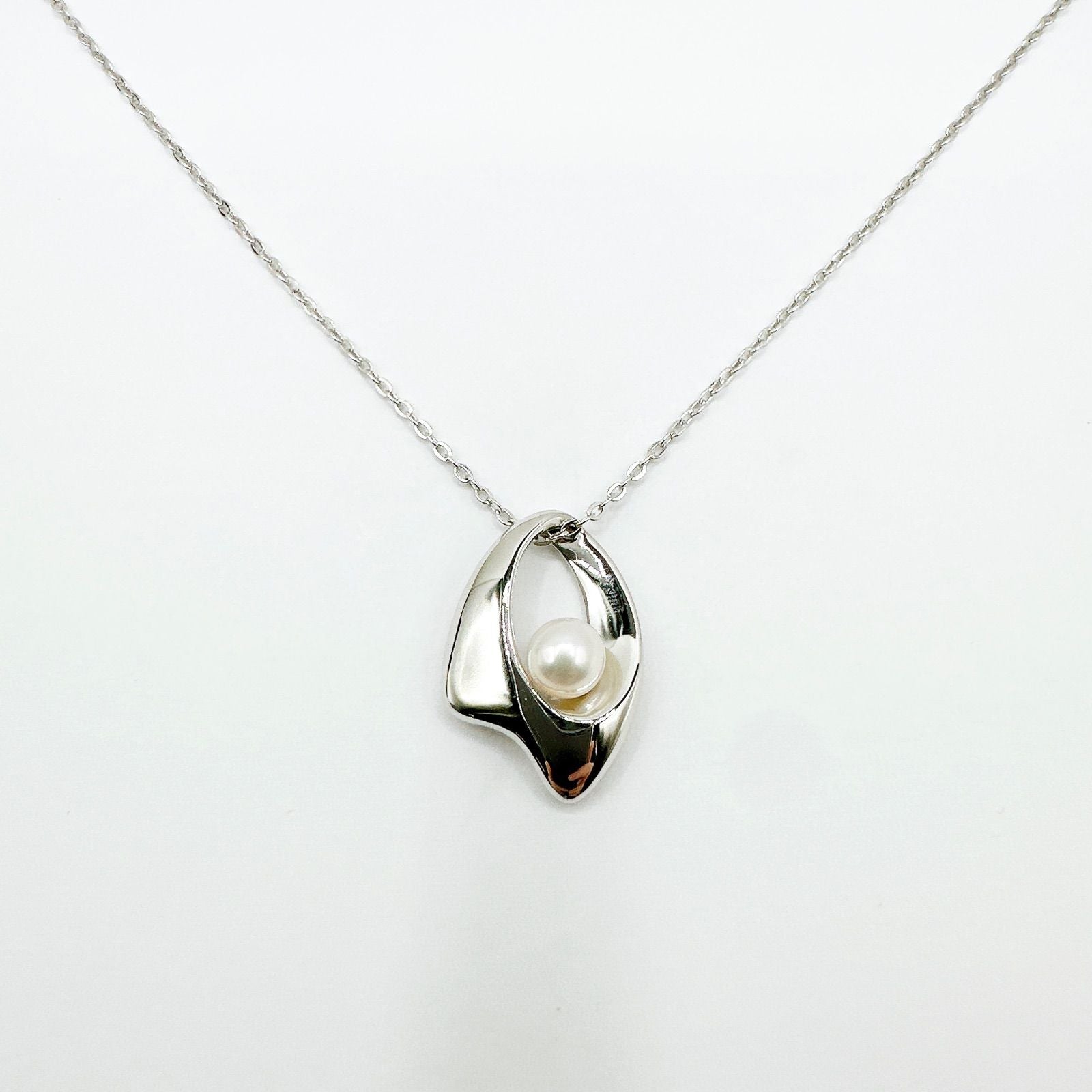 Pearl silver necklace approximately 39cm with SV925 silver chain and 5.2mm round pearl pendant
