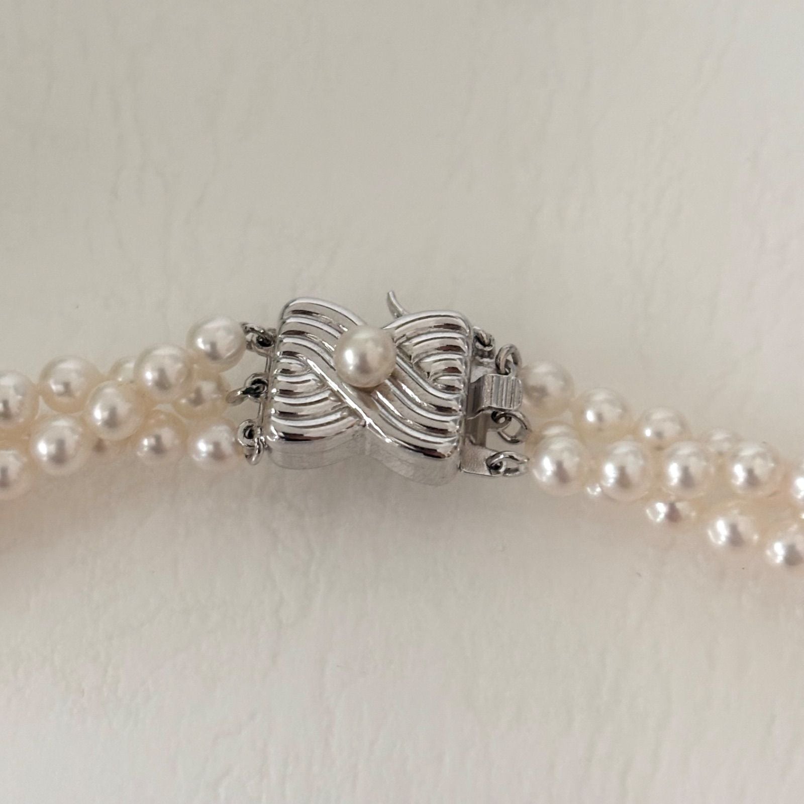 188 Tasaki silver three-row necklace featuring baby pearls and a ribbon clasp, 42.5 cm length