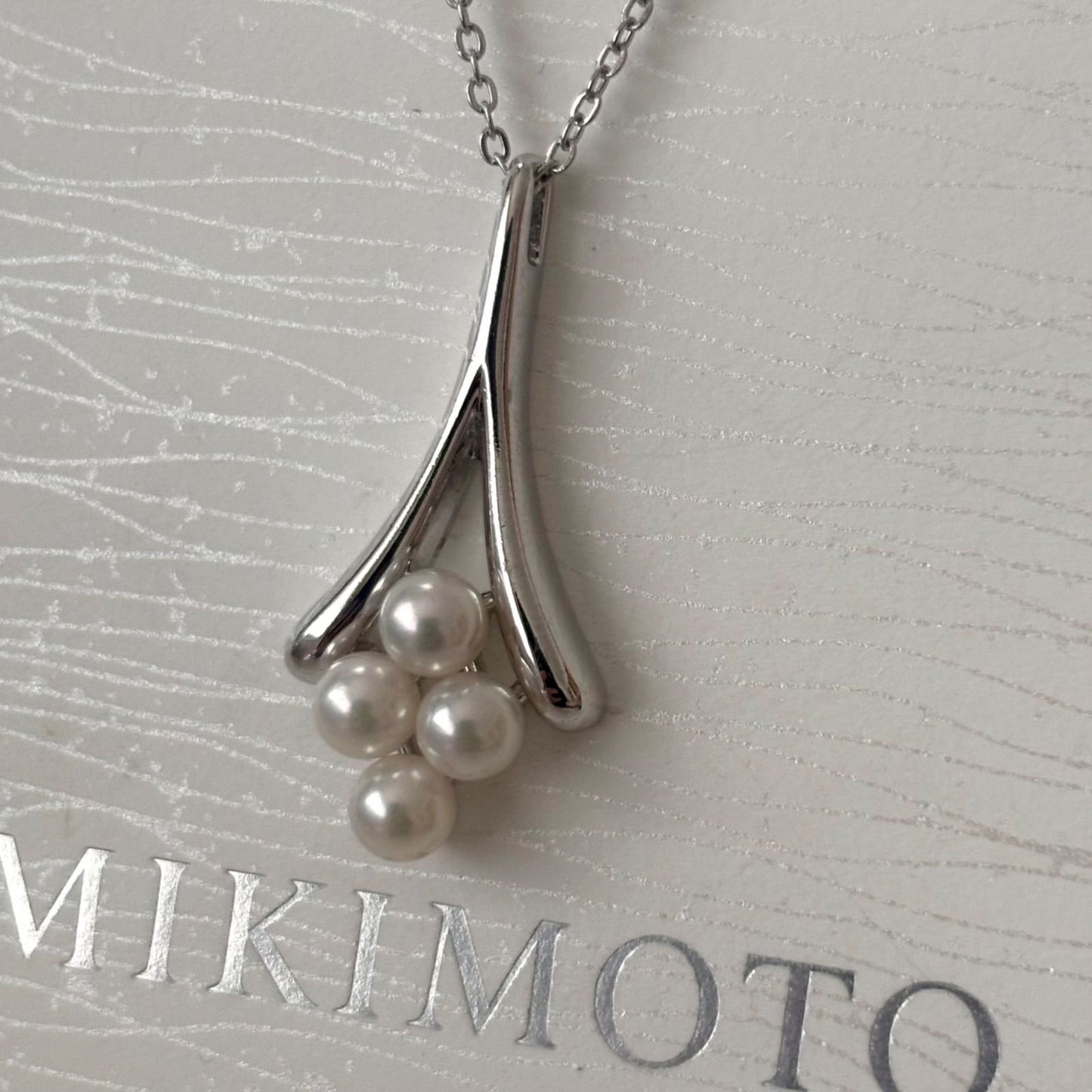 024 Mikimoto Silver Pearl Necklace featuring a silver chain with a single lustrous pearl pendant 40 cm long