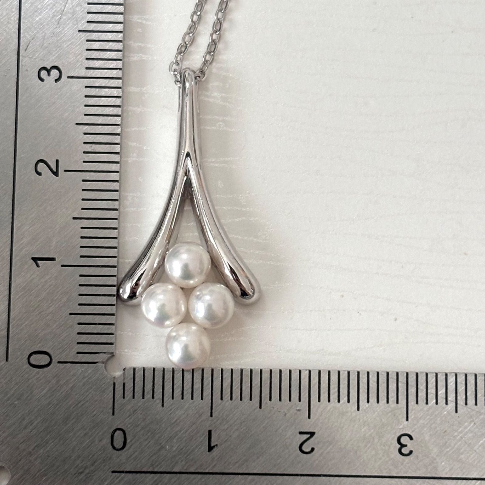 024 Mikimoto Silver Pearl Necklace featuring a silver chain with a single lustrous pearl pendant 40 cm long