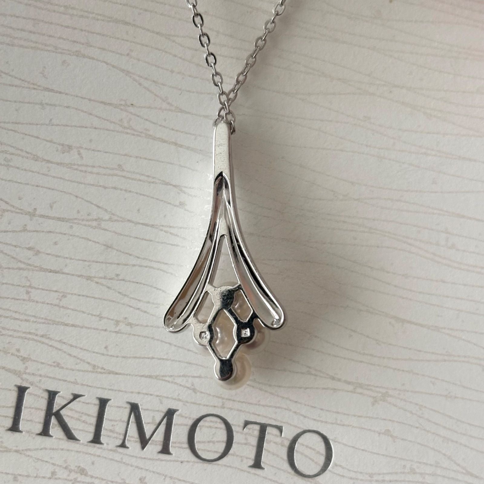 024 Mikimoto Silver Pearl Necklace featuring a silver chain with a single lustrous pearl pendant 40 cm long