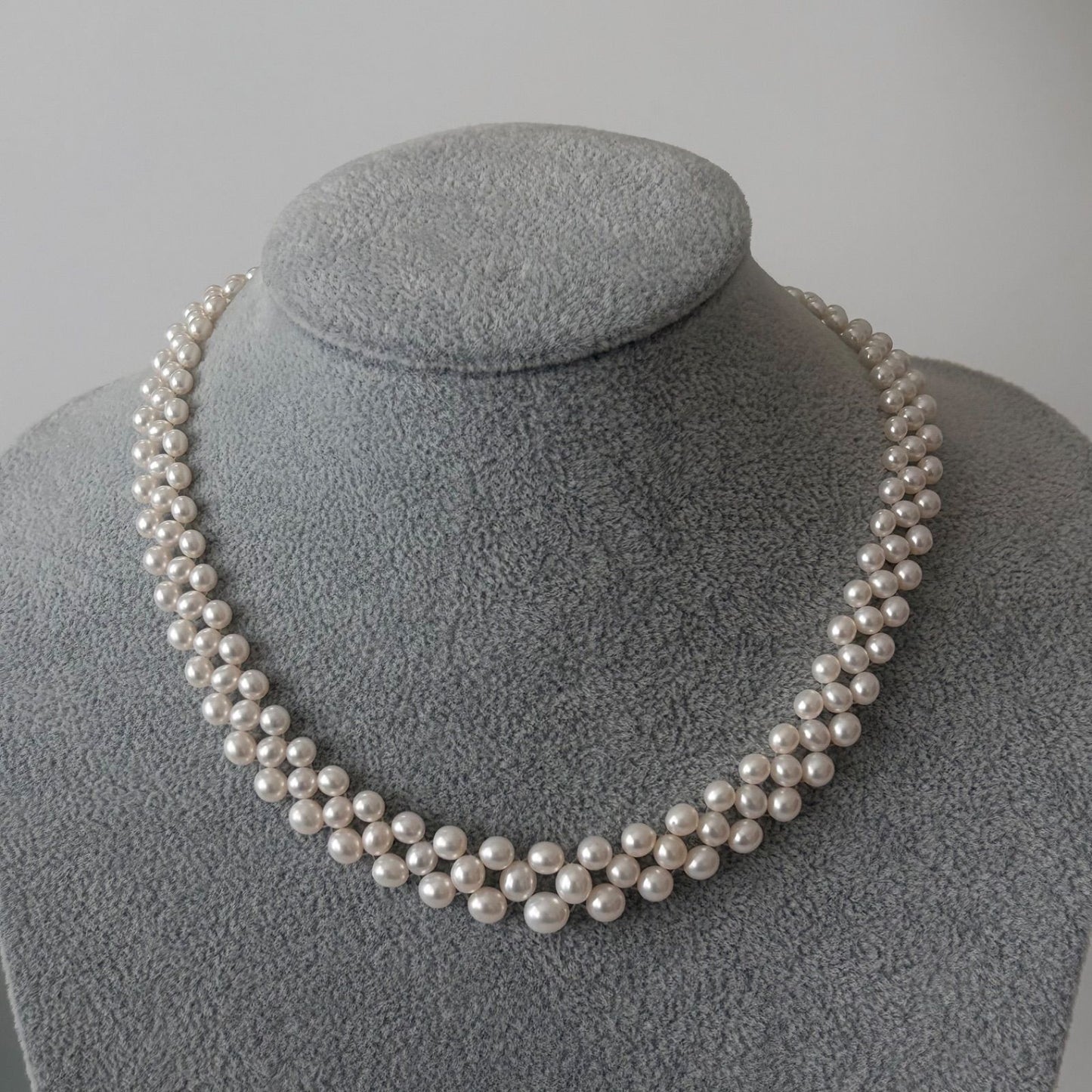 334 Tasaki Silver Pearl Necklace with 41.5 cm length made of silver elegant jewelry piece