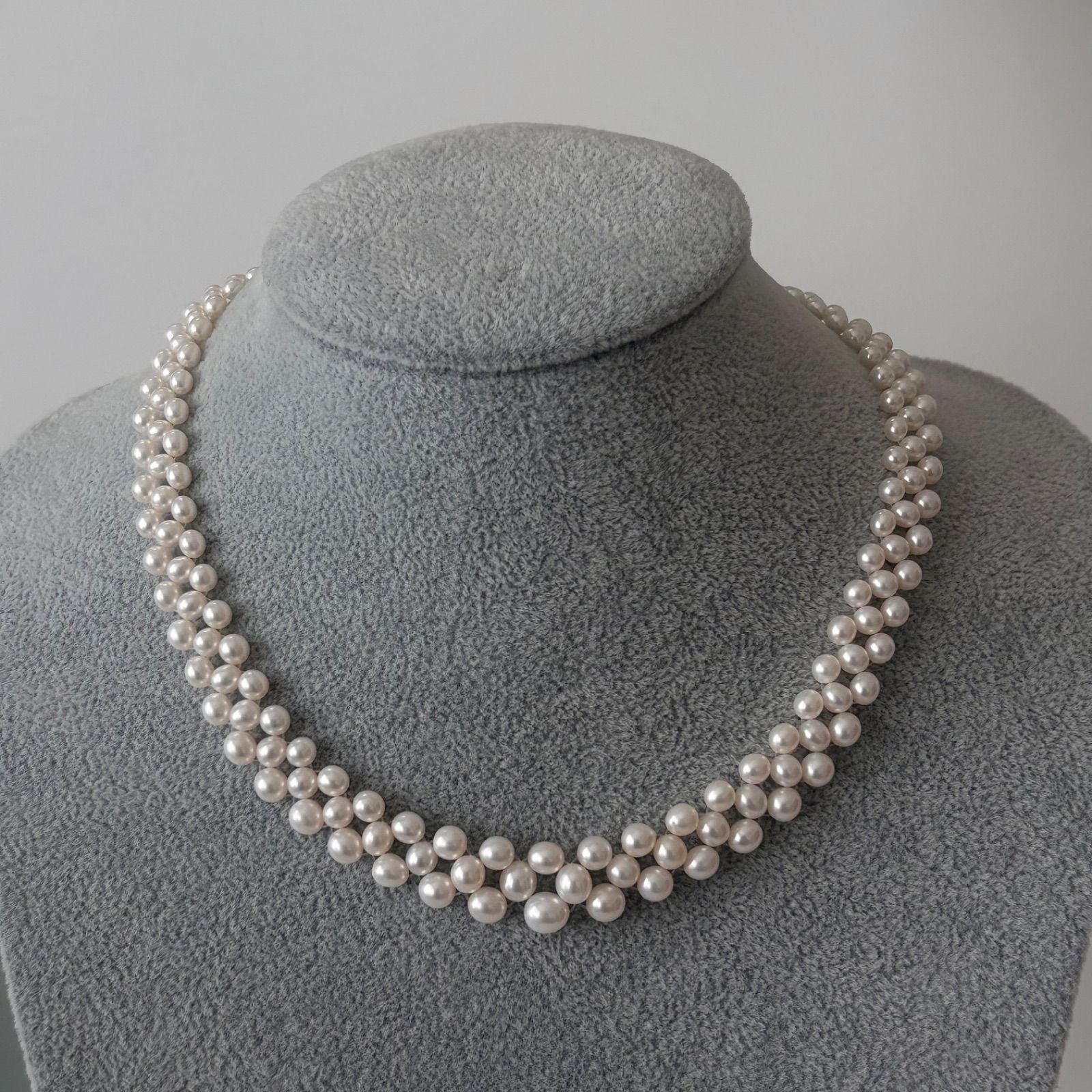 334 Tasaki Silver Pearl Necklace with 41.5 cm length made of silver elegant jewelry piece