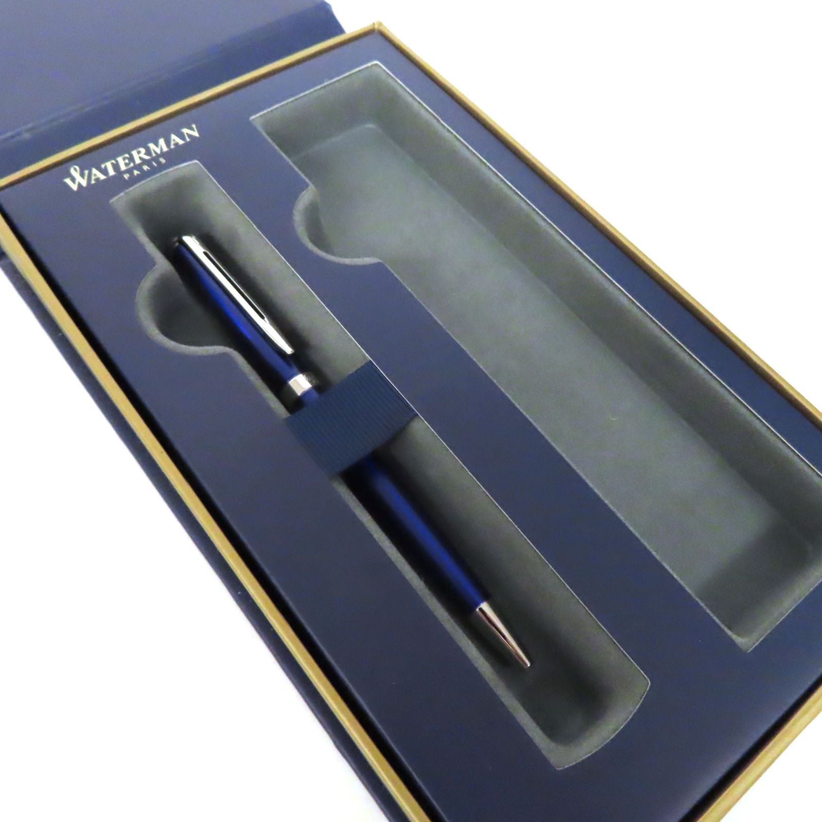 Waterman Metropolitan Essential Rotating Ballpoint Pen with sleek design and black finish, 13 cm in length