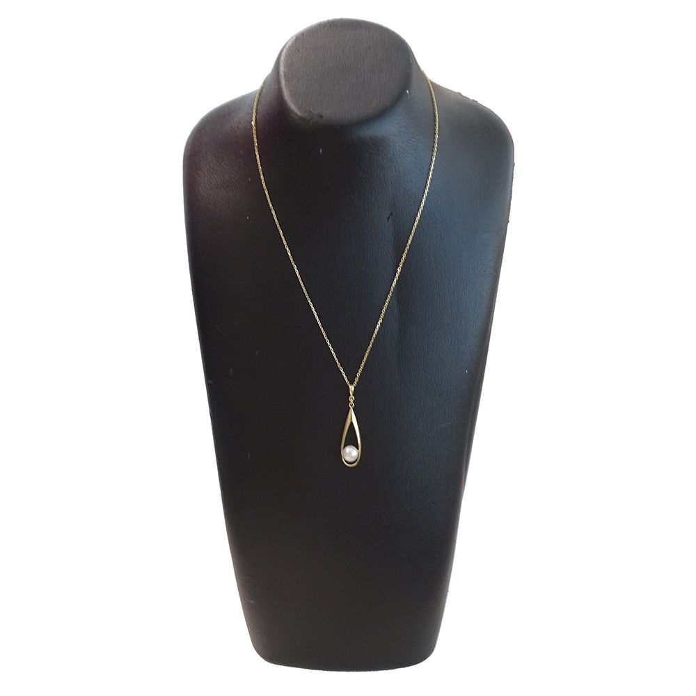 Mikimoto ladies necklace in yellow gold with a 6.7mm pearl pendant and 40cm chain