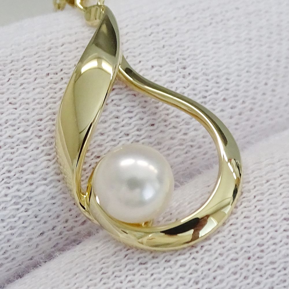 Mikimoto ladies necklace featuring 5.8mm pearl on 45cm yellow gold polished chain