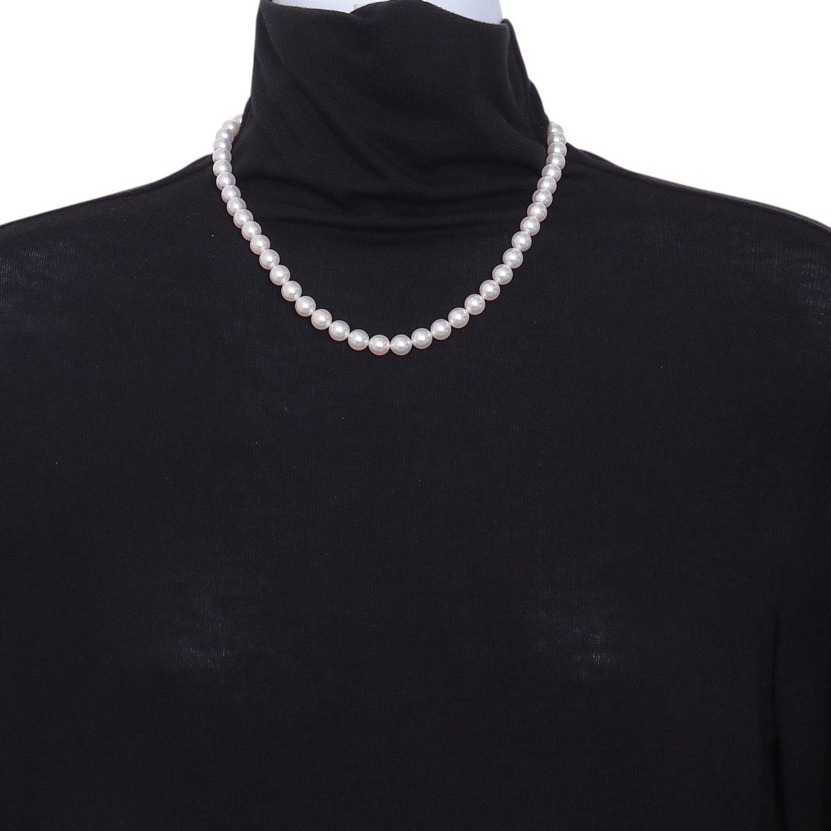 Mikimoto Akoya pearl necklace with 52 pearls sized 7.5-8mm, 43cm length, silver and white gold materials