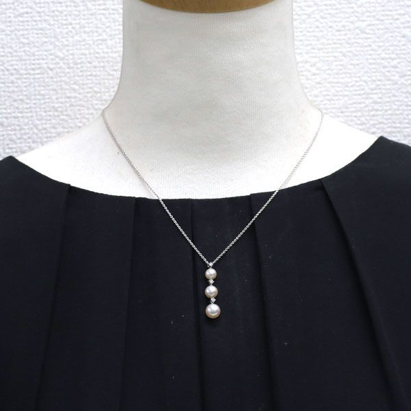 Mikimoto K18WG Akoya pearl necklace with three pearls and diamond pendant on 42 cm chain