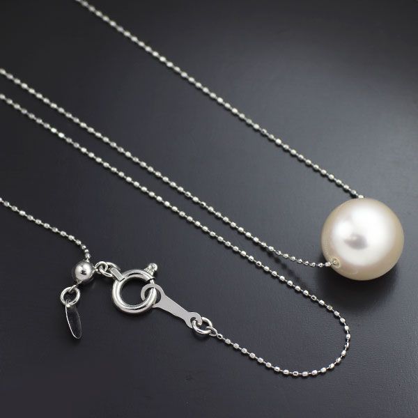 K18WG Akoya Pearl Necklace with a single 8.6mm white pearl on a 45cm white gold chain