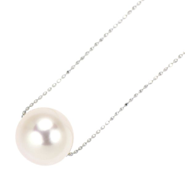 K18WG Akoya Pearl Necklace with a single 8.6mm white pearl on a 45cm white gold chain