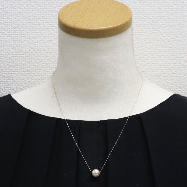 K18WG Akoya Pearl Necklace with a single 8.6mm white pearl on a 45cm white gold chain