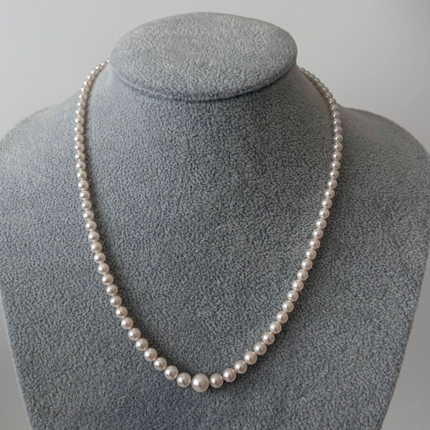 399 Mikimoto silver pearl necklace with gradient 3.7-7.4mm pearls on a 45.5cm silver chain