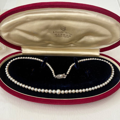 399 Mikimoto silver pearl necklace with gradient 3.7-7.4mm pearls on a 45.5cm silver chain