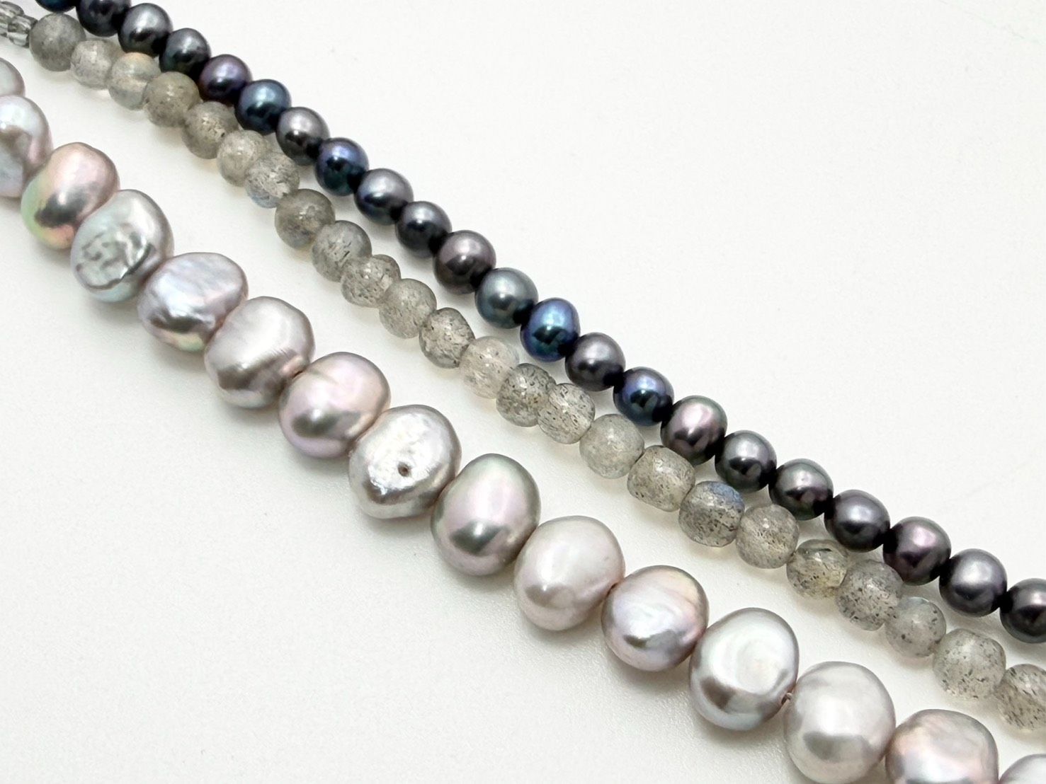 Agate silver three-row necklace with baroque freshwater pearls and labradorite stones, length 36-40 cm
