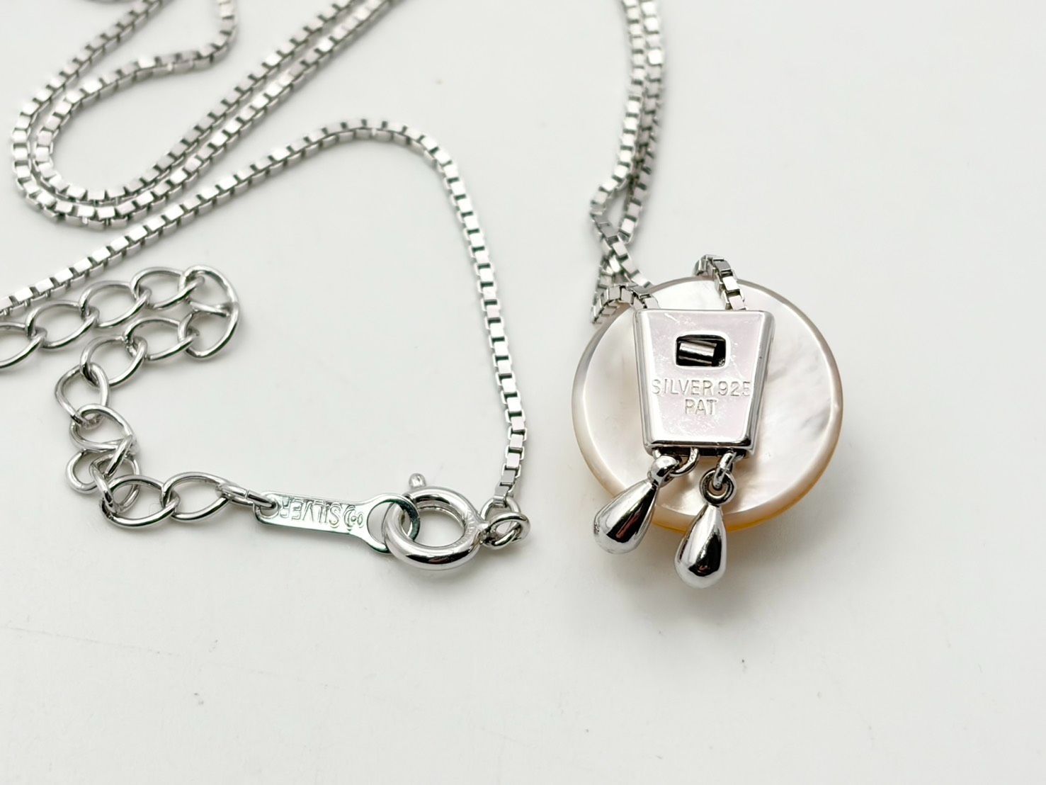 Tasaki Pearl silver bead Y-shape lariat Venetian chain necklace with a 1.56 cm diameter top pendant