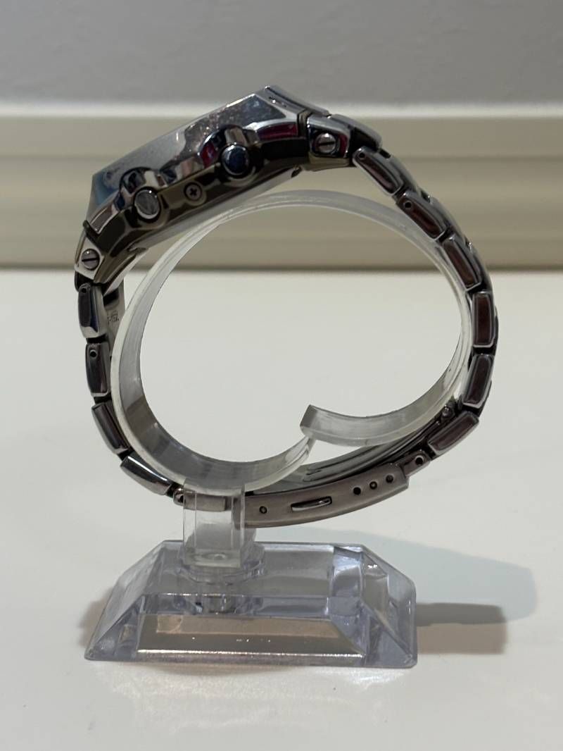 CASIO G-011D Digital Men's Watch — Japanese