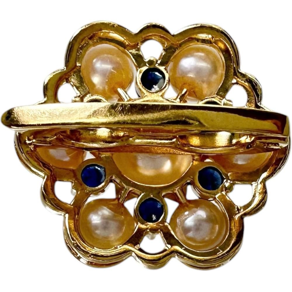 Akoya pearl and sapphire pendant top set in 18k gold with a 6.8 mm pearl and sapphire stones
