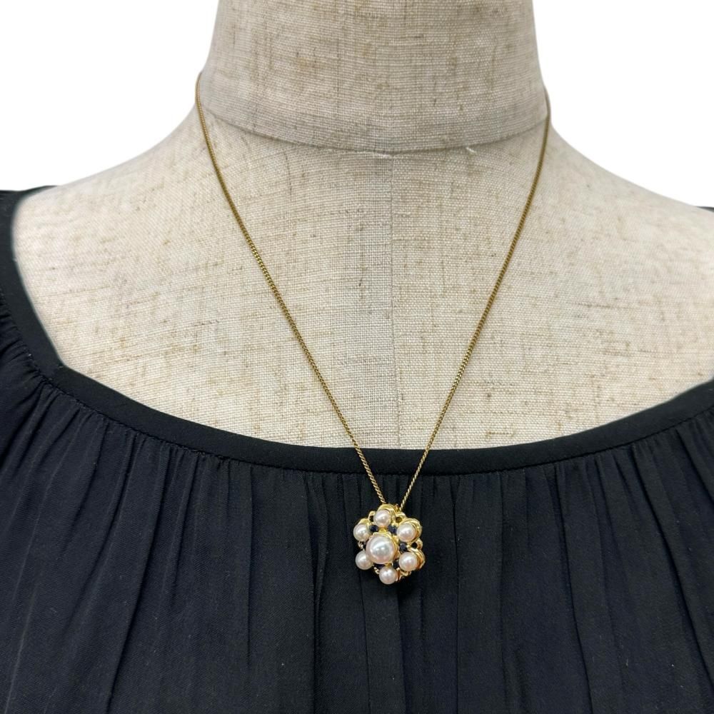 Akoya pearl and sapphire pendant top set in 18k gold with a 6.8 mm pearl and sapphire stones