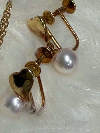 MIKIMOTO K18 yellow gold ribbon necklace featuring a single pearl decoration